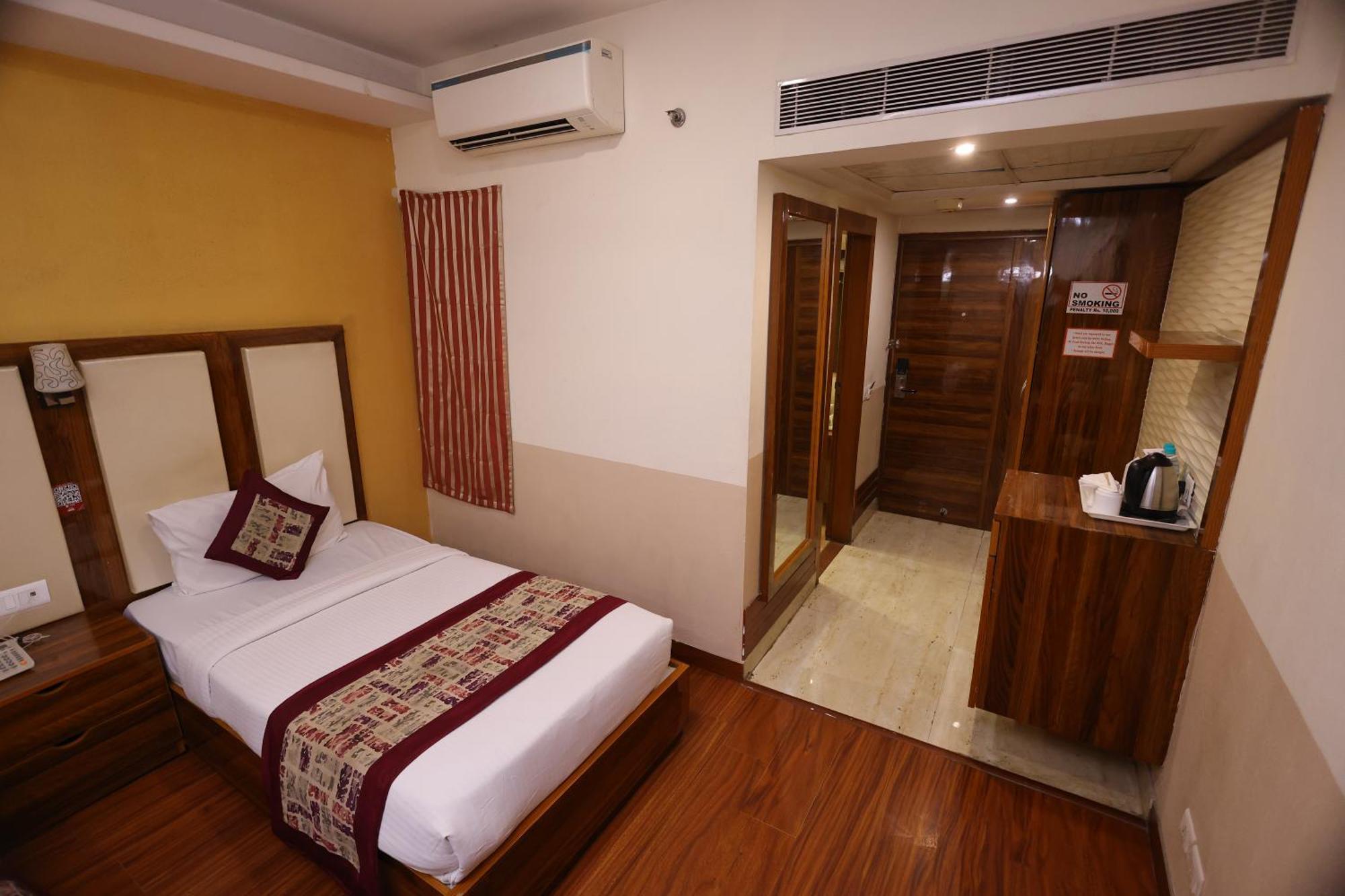 Airport Hotel Ramhan Palace Mahipalpur New Delhi Exterior photo
